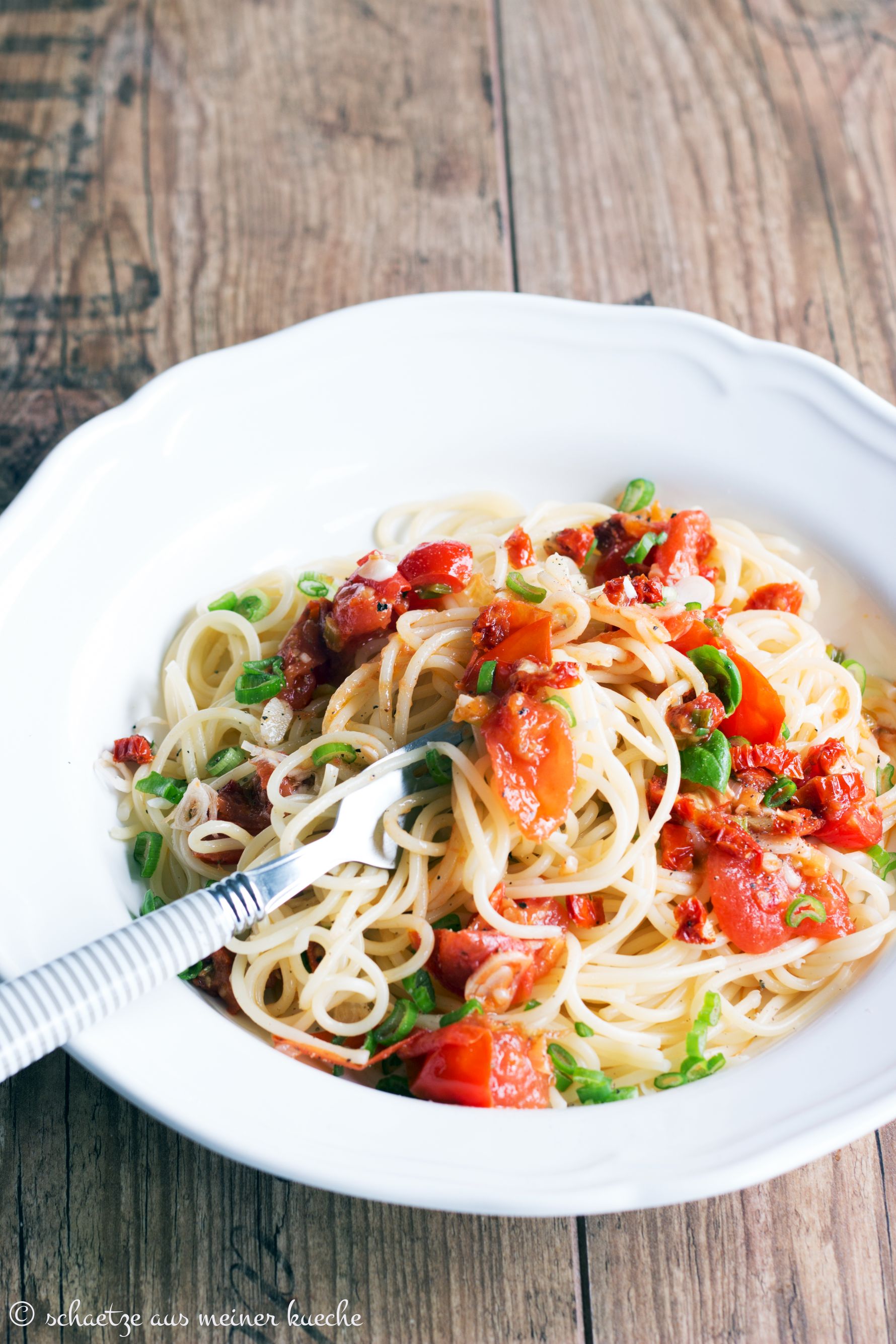 Spaghetti Aglio e Olio Pomodoro