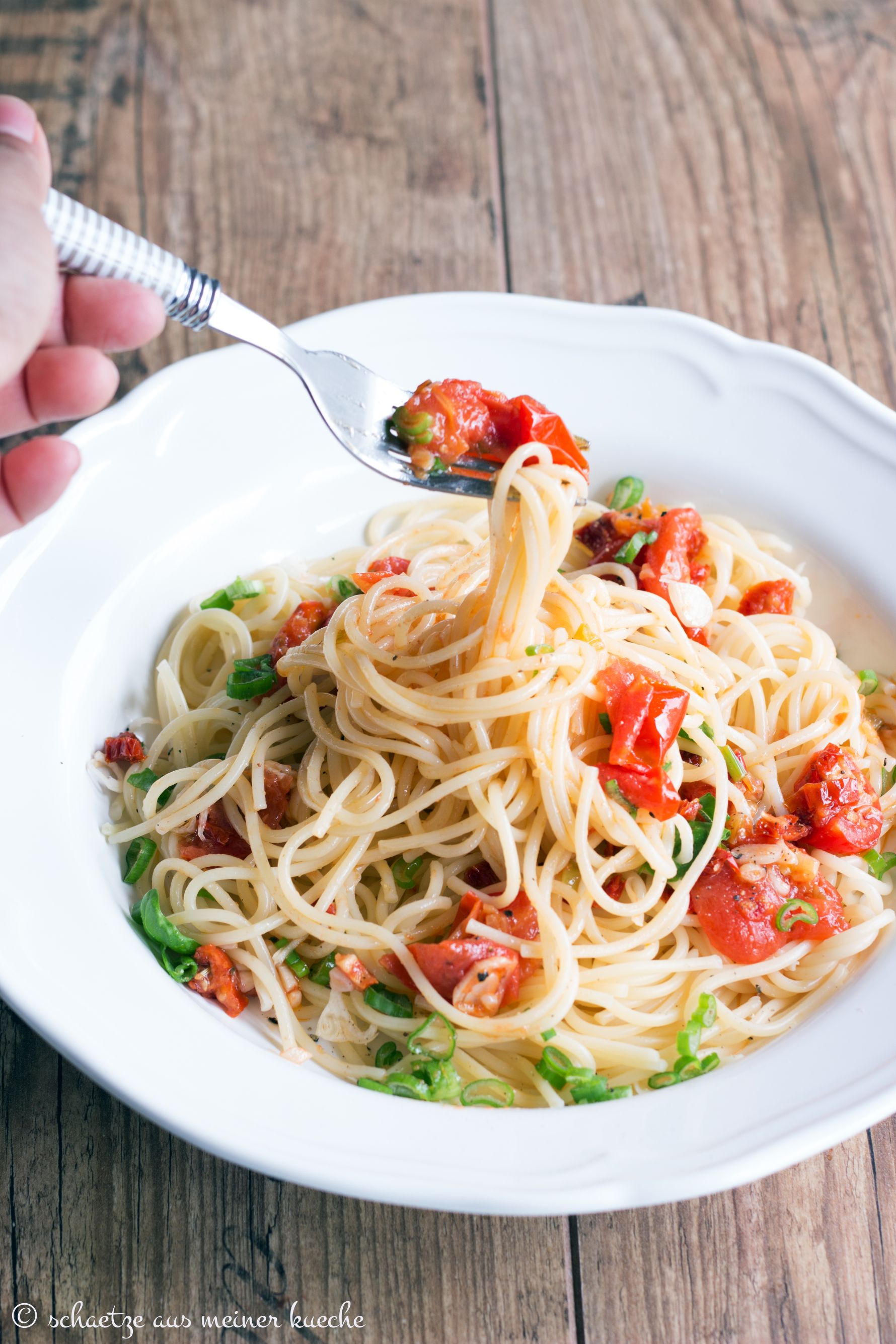 Spaghetti Aglio e Olio Pomodoro