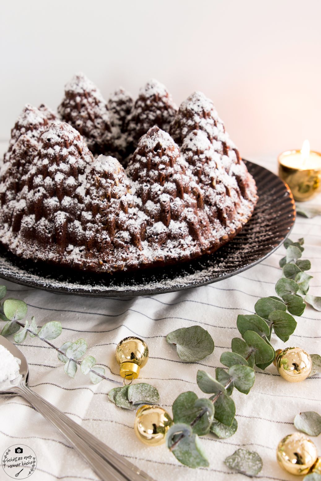 Weihnachtlicher Schokoladen-Gugelhupf mit Kirschgrütze - Schätze aus ...